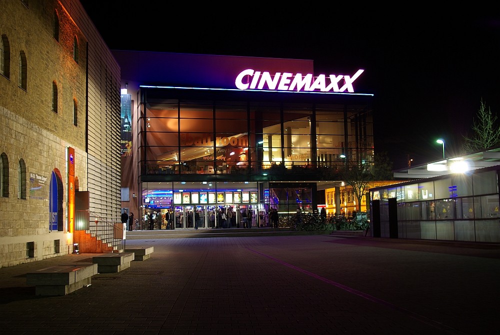Kulturspeicher und Cinemaxx bei Nacht anläßlich der Würzburger Filmtage