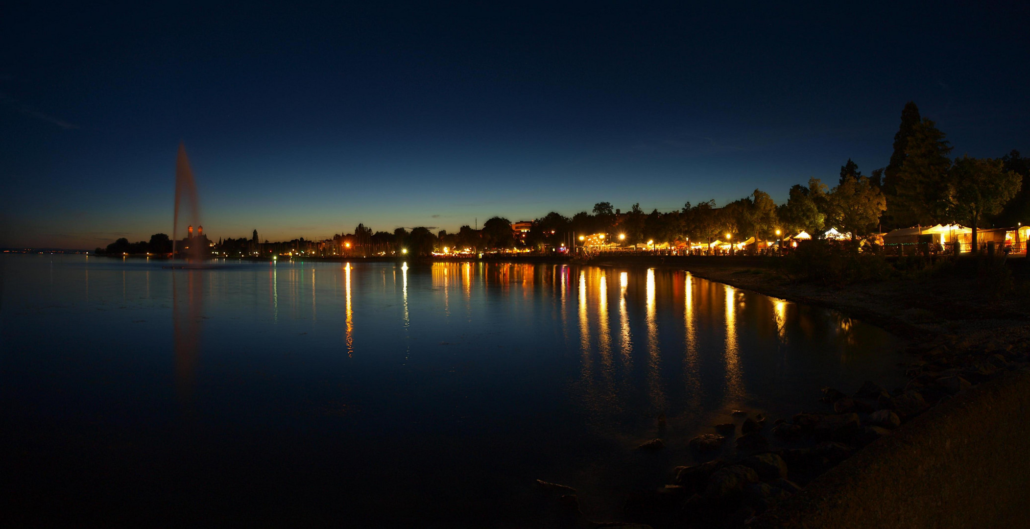 Kulturufer Friedrichshafen bei Nacht