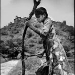 Kumbhalgarh - Girl at work