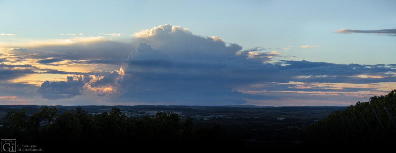 Kumulonimbus nach Sonnenuntergang