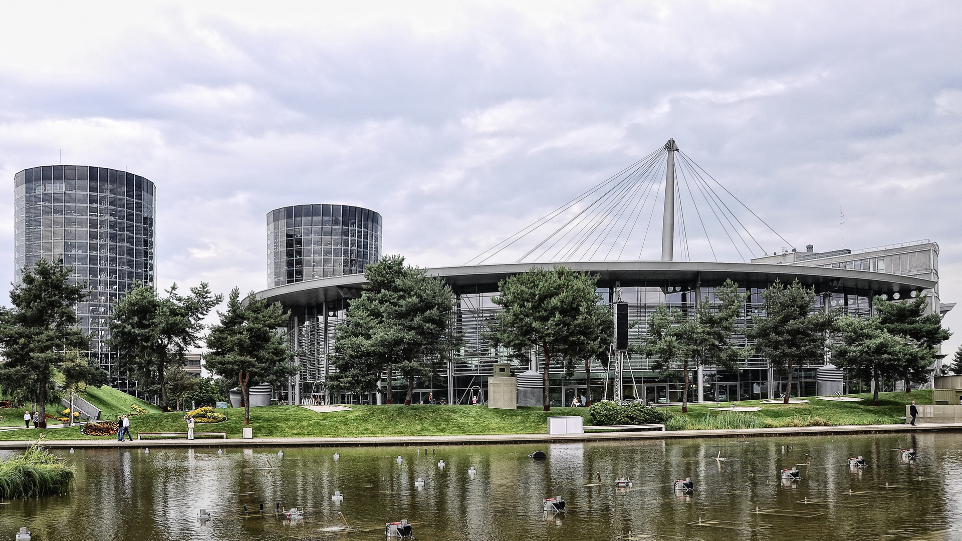 Kundencenter und Autotürme