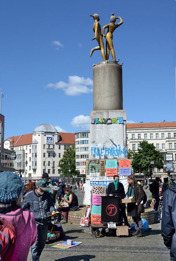 Kundgebung auf dem Herrmannplatz