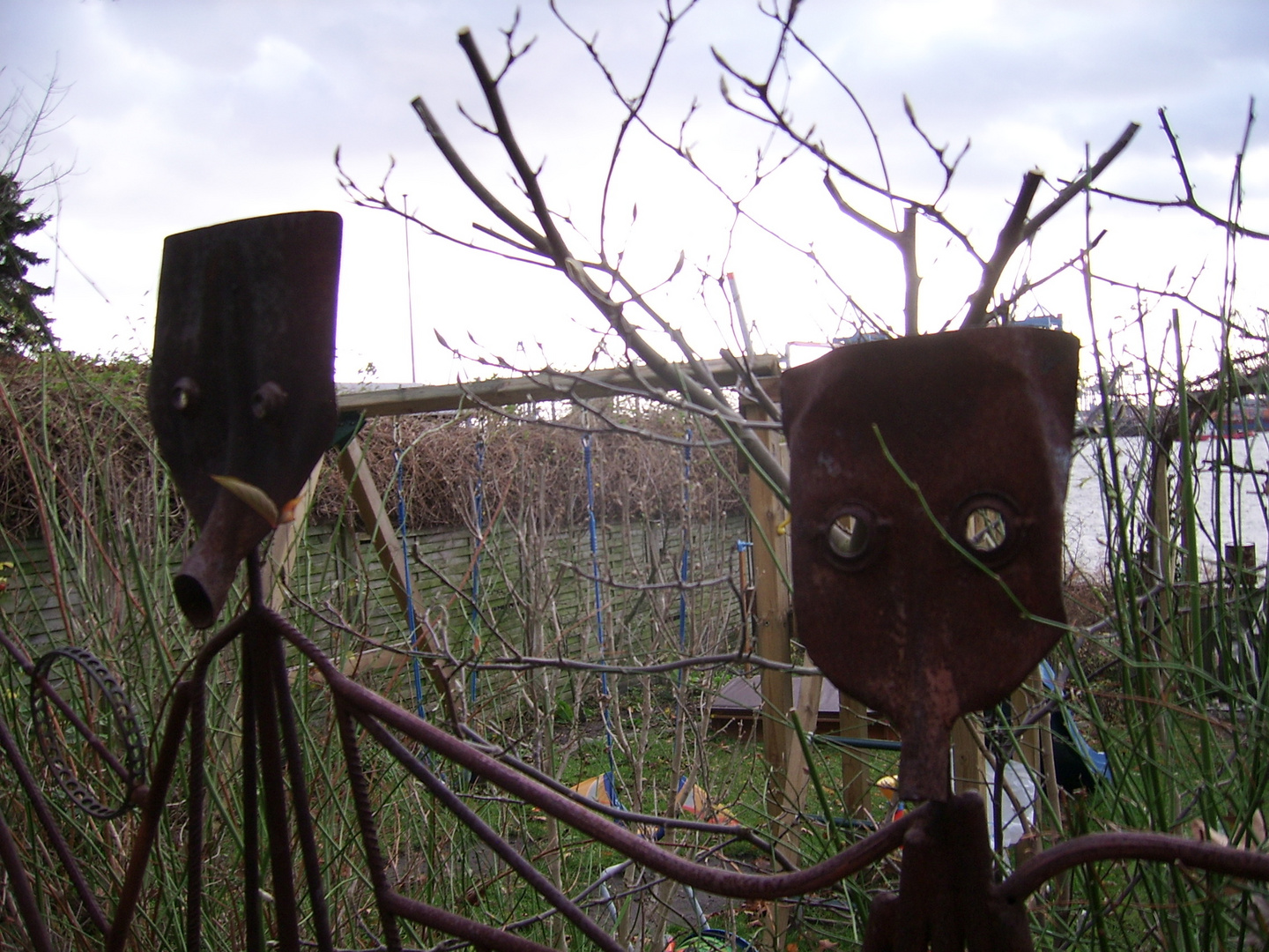 Kunst auf dem Gartenzaun