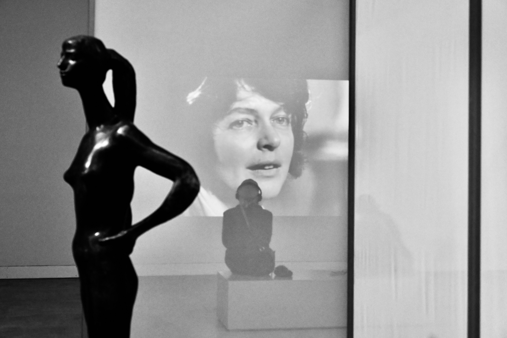 Kunst, Künstlerin (Alina Szapocznikow), Besucherinnen