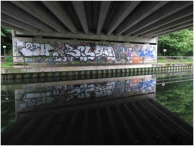 Kunst unter der Brücke