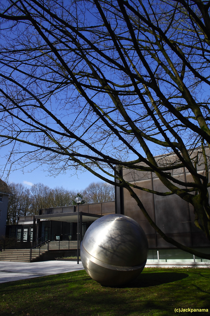 Kunst vor dem Josef Albers Museum Bottrop