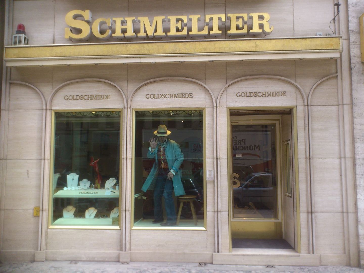 Kunstaktion Mané Wunderlich Berlin Souvenir III - Schmelter Juwelen + Galerie Kudamm Schaufenster