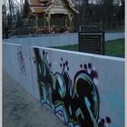Kunstansichten: Graffitti und Siamesischer Tempel
