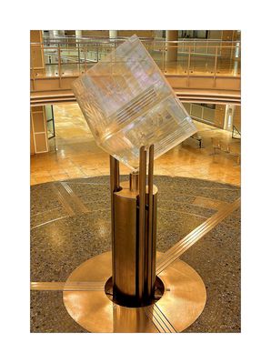 Kunstbrunnen mitten im Rondell