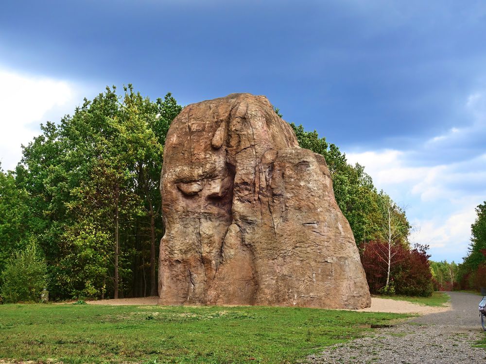 Kunstfelsen „Monument for a Forgotten Future“ Im Volksmund auch der „singende Berg 