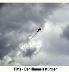 Kunstflugdoppeldecker Pitts schraubt sich in den Himmel.Uslar 07.09.08