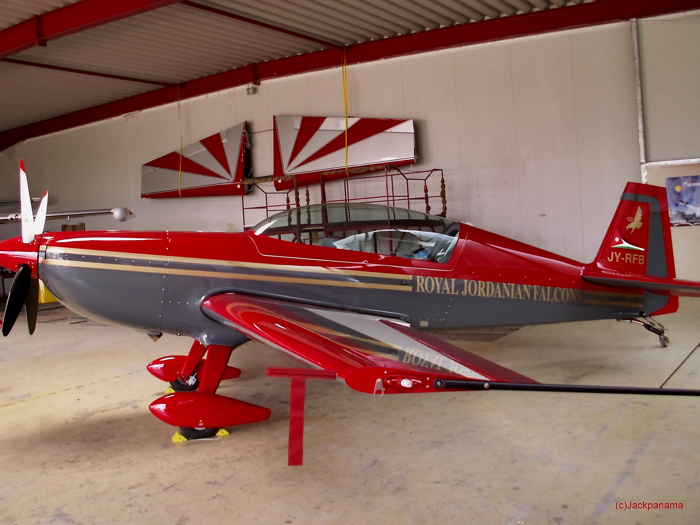 Kunstflugstaffel Royal Jordanian Falcons während einer Internationalen Airshow in Kirchhellen