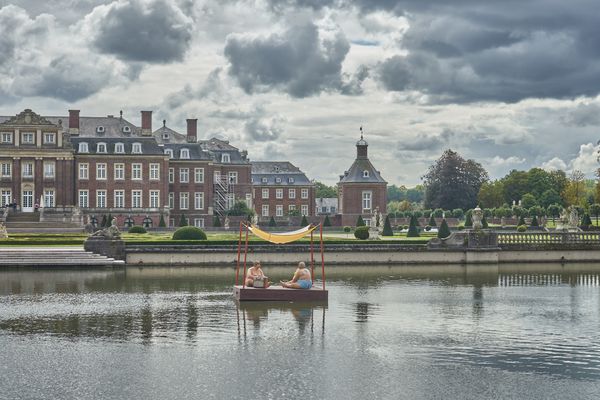 Kunstgruppe vor Schloss Nordkirchen
