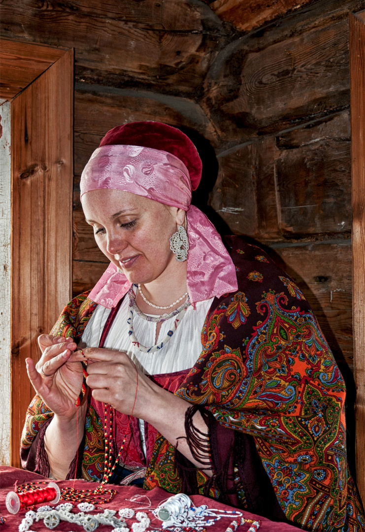 Kunsthandwerkerin - Karelien / Russia