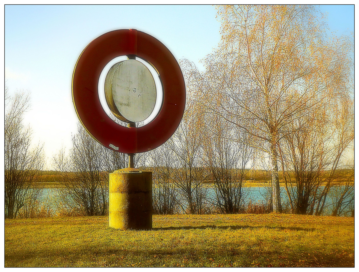 Kunstobjekt am Ufer des Rothsees