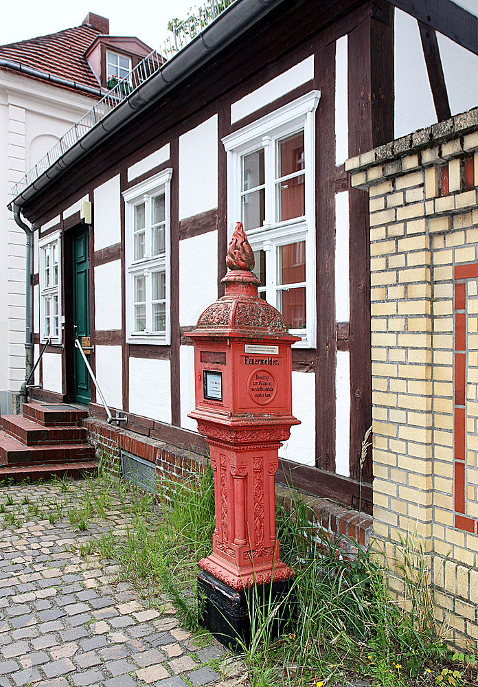 Kunstvoll gestaltet waren früher auch die Feuermelder