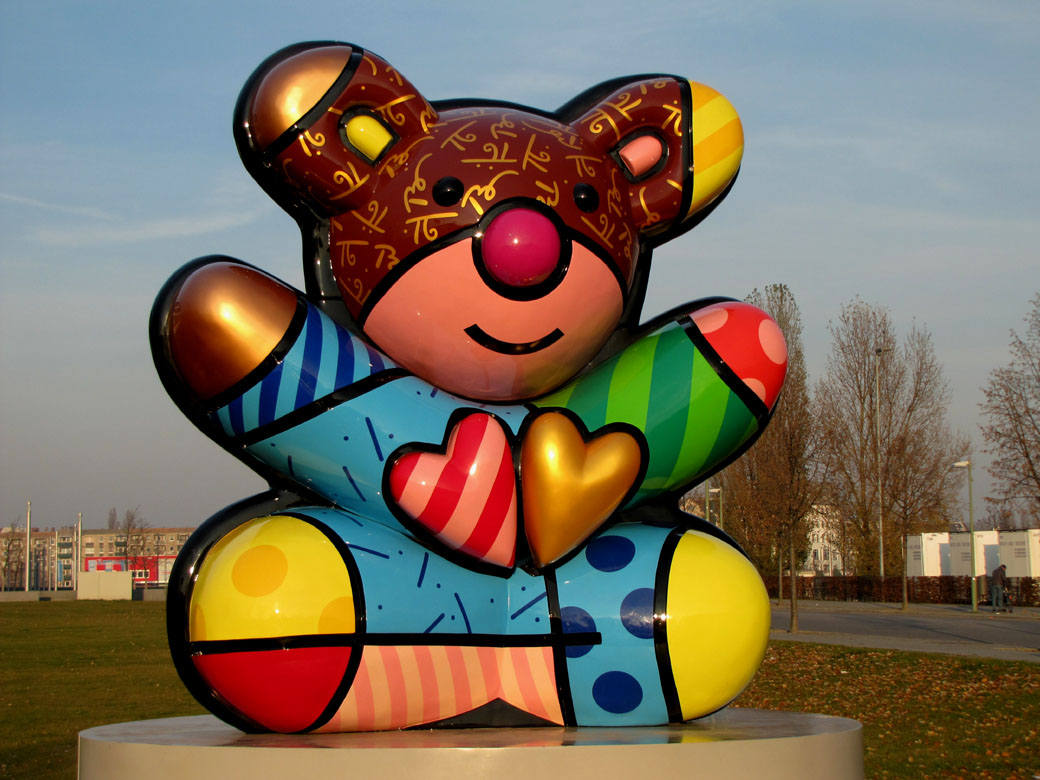 Kunterbunter Pop-Art-Bär von Romero Britto