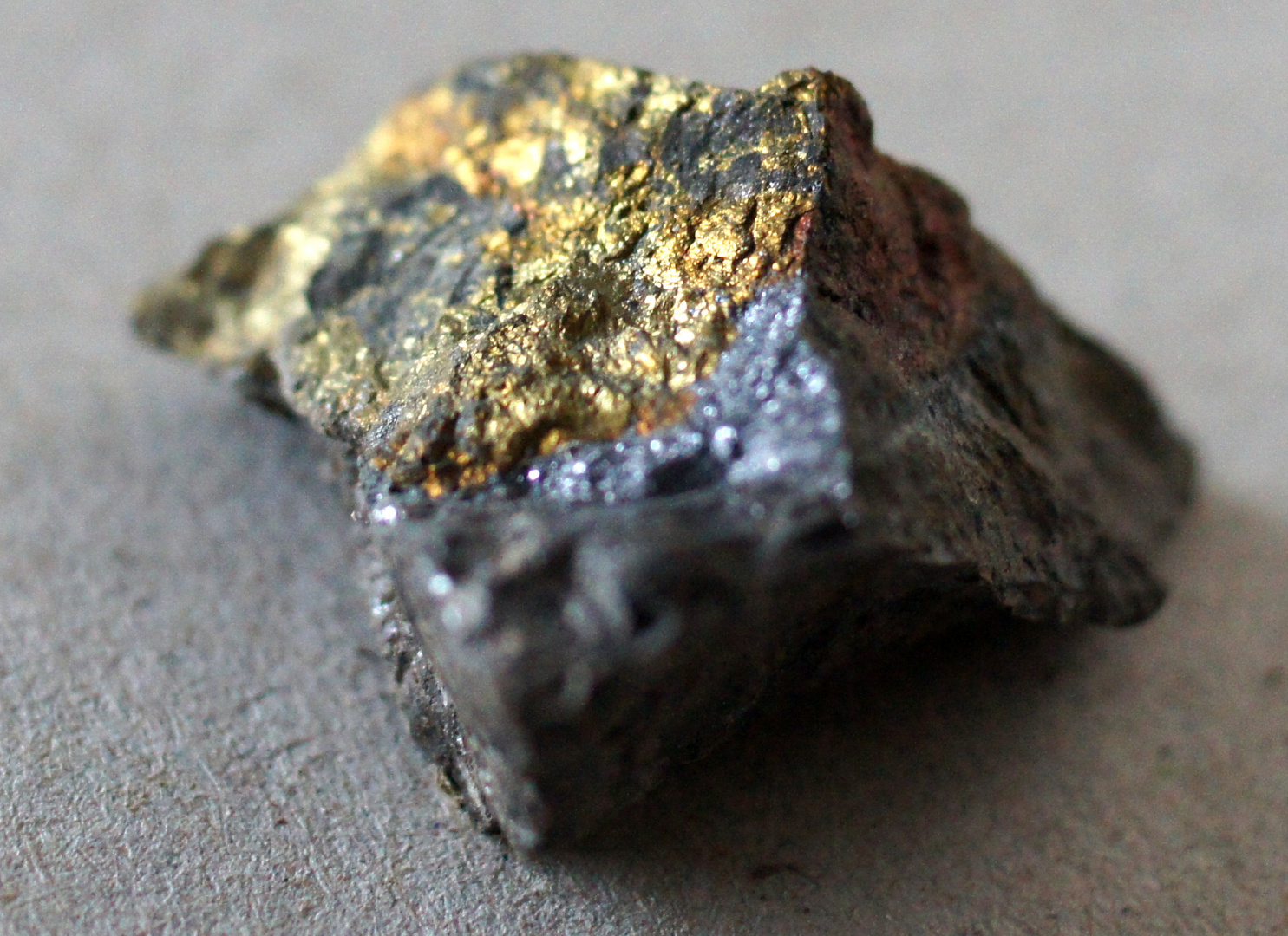 Kupferkies – aber leider kein Gold, mit Kupfer verunreinigt