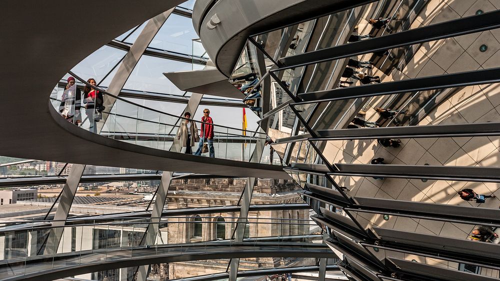 KUPPEL DES REICHSTAGSGEBÄUDES (2)