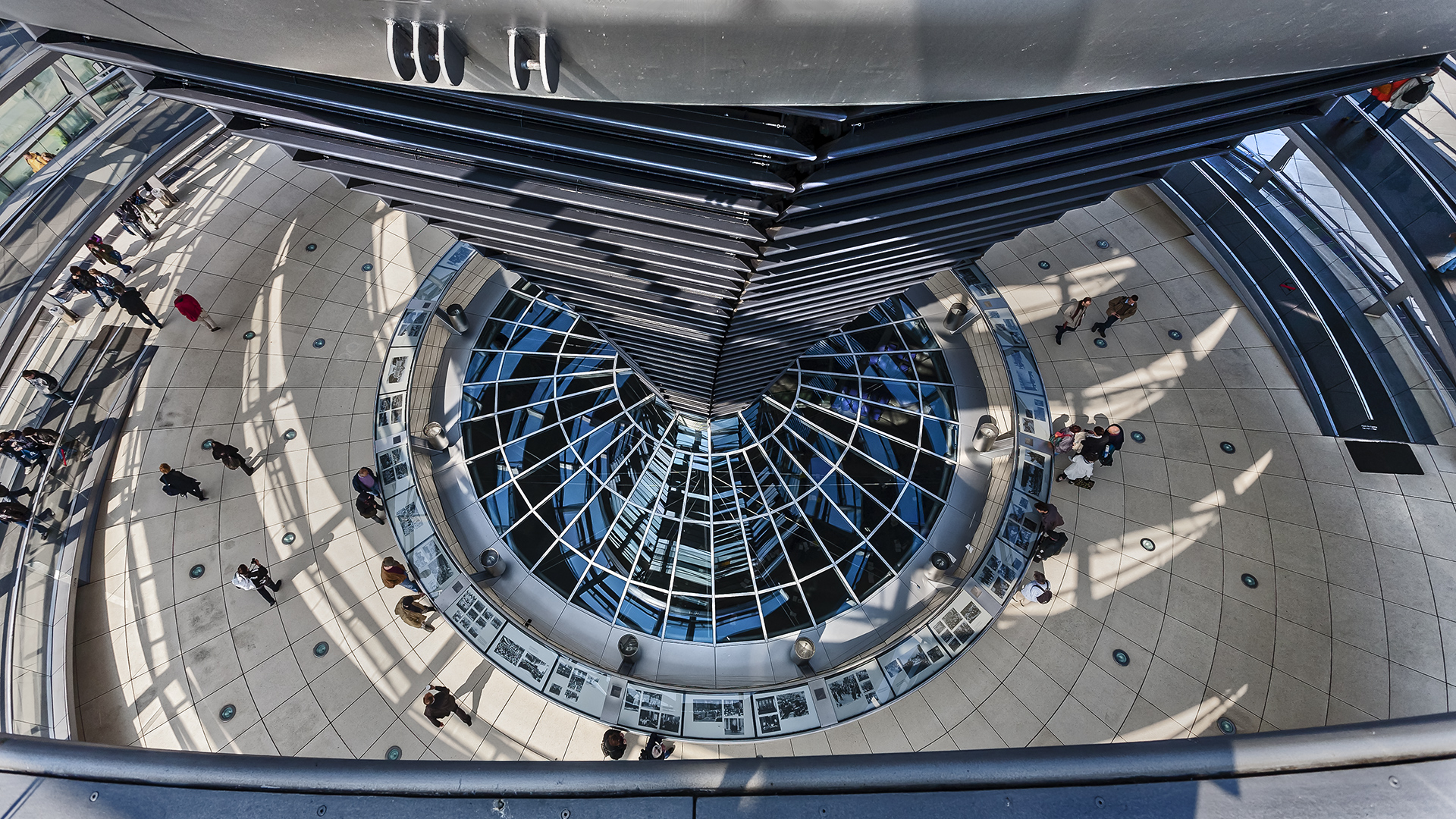 KUPPEL DES REICHSTAGSGEBÄUDES (4)