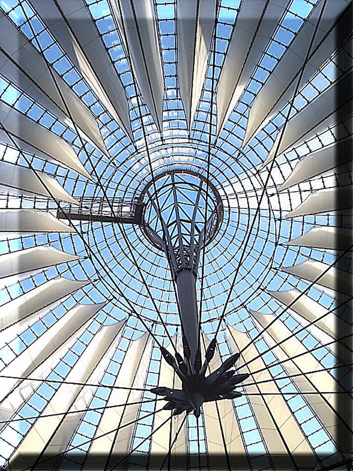 Kuppel des Sony Center in Berlin