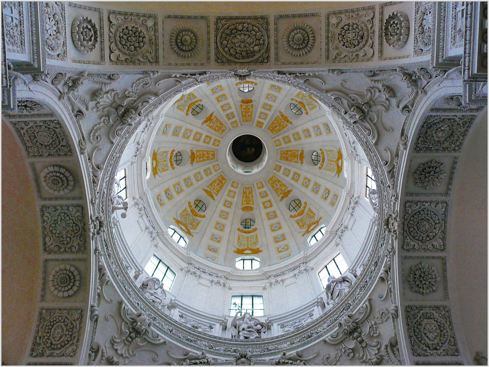 Kuppel in der Theatiner Kirche St. Kajetan