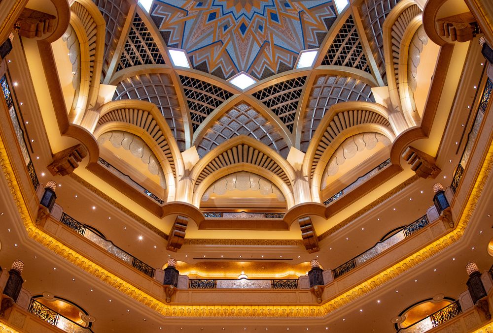 Kuppel in der Wandelhalle des Emirates Palace Hotels