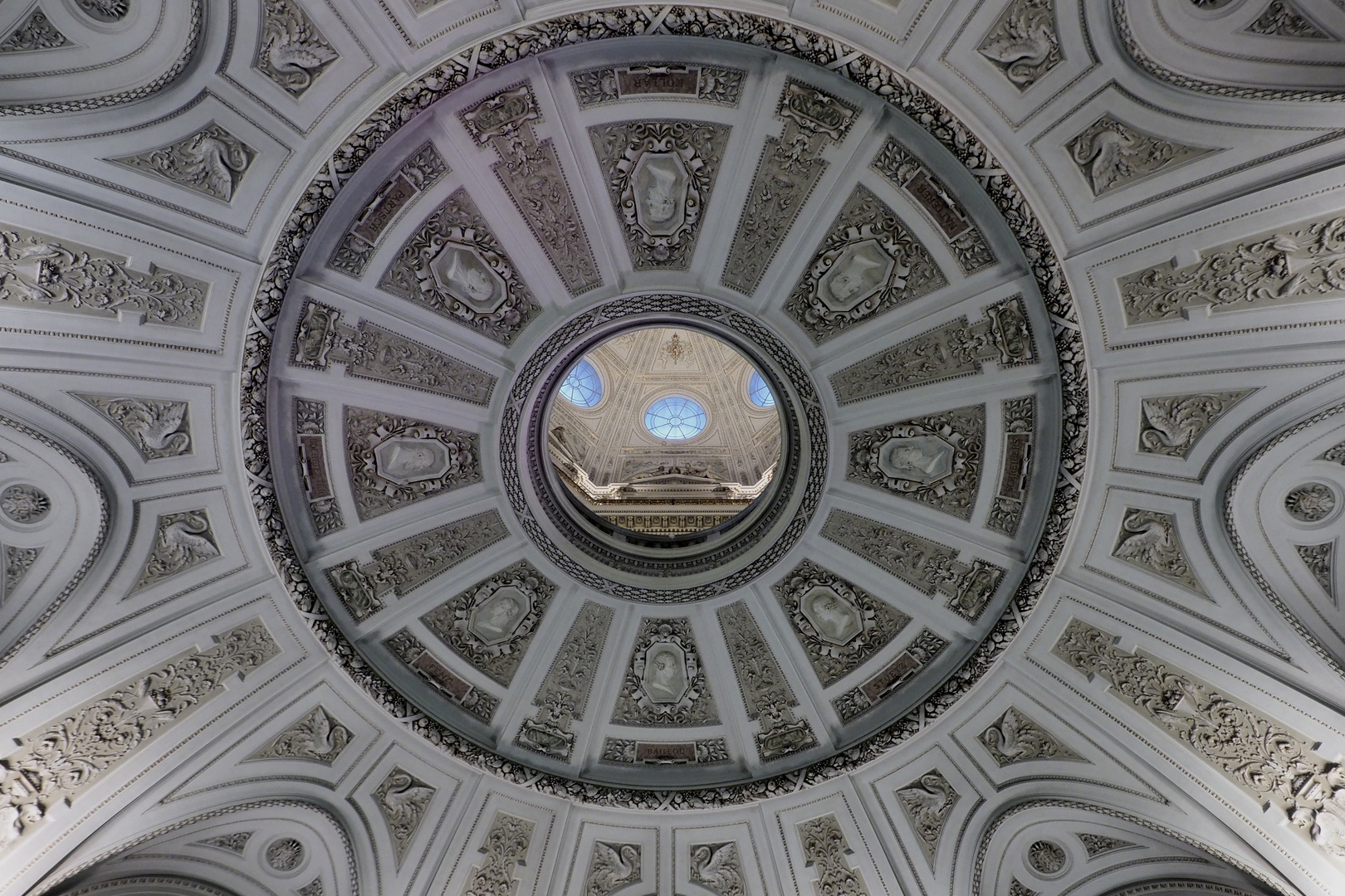 Kuppel von innen im Naturhistorischen Museum