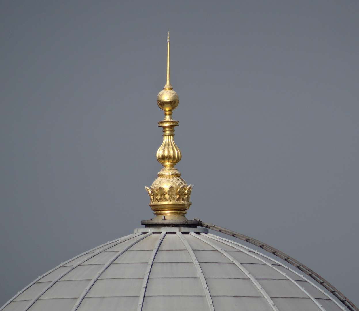 Kuppel von Synagoge am Morgen