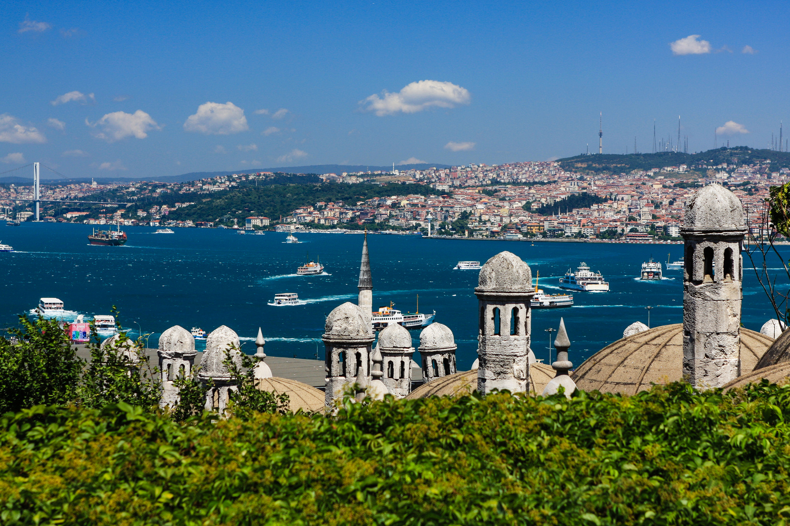 Kuppeldächer und Bosporus...