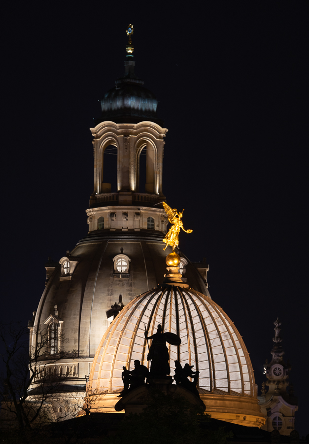 Kuppeln in der Nacht