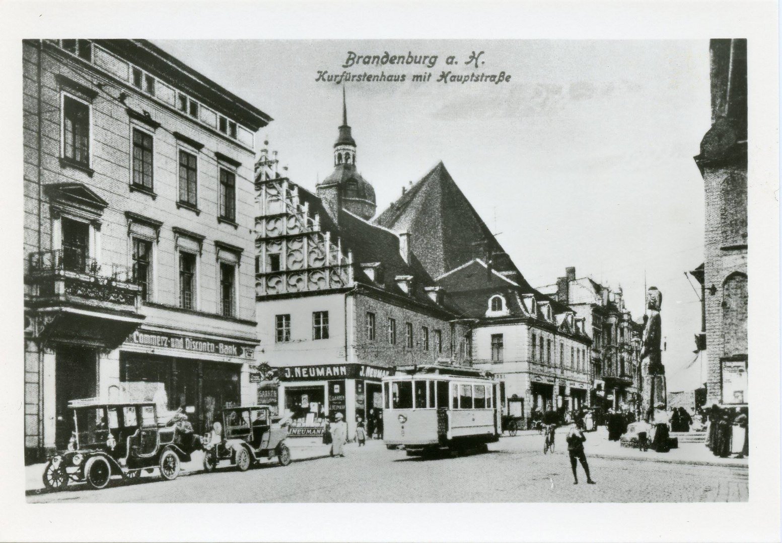 Kurfürstenhaus mit Hauptstraße in Brandenburg