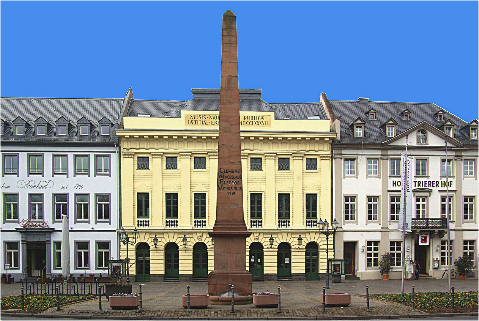 Kurfürstl. Hoftheater (Stadttheater Koblenz) und 9 m hoher Obelisk (sog. Clemensbrunnen)