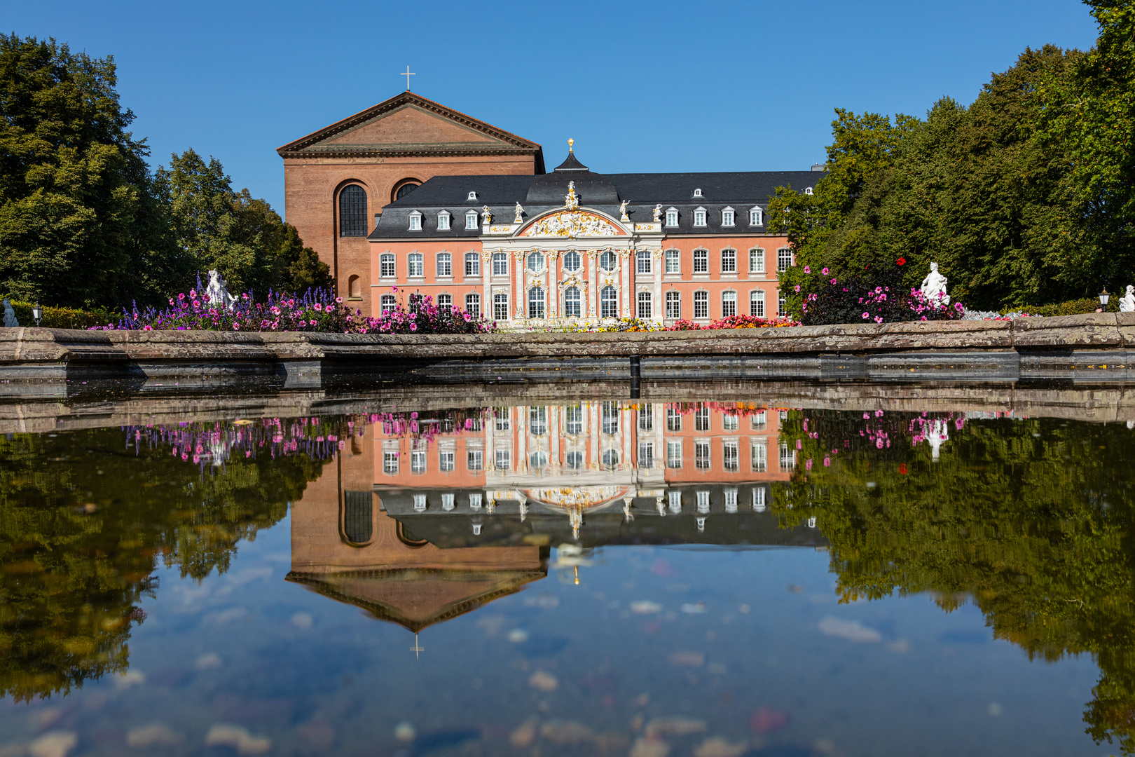 Kurfürstliches Palais Trier im Spiegel