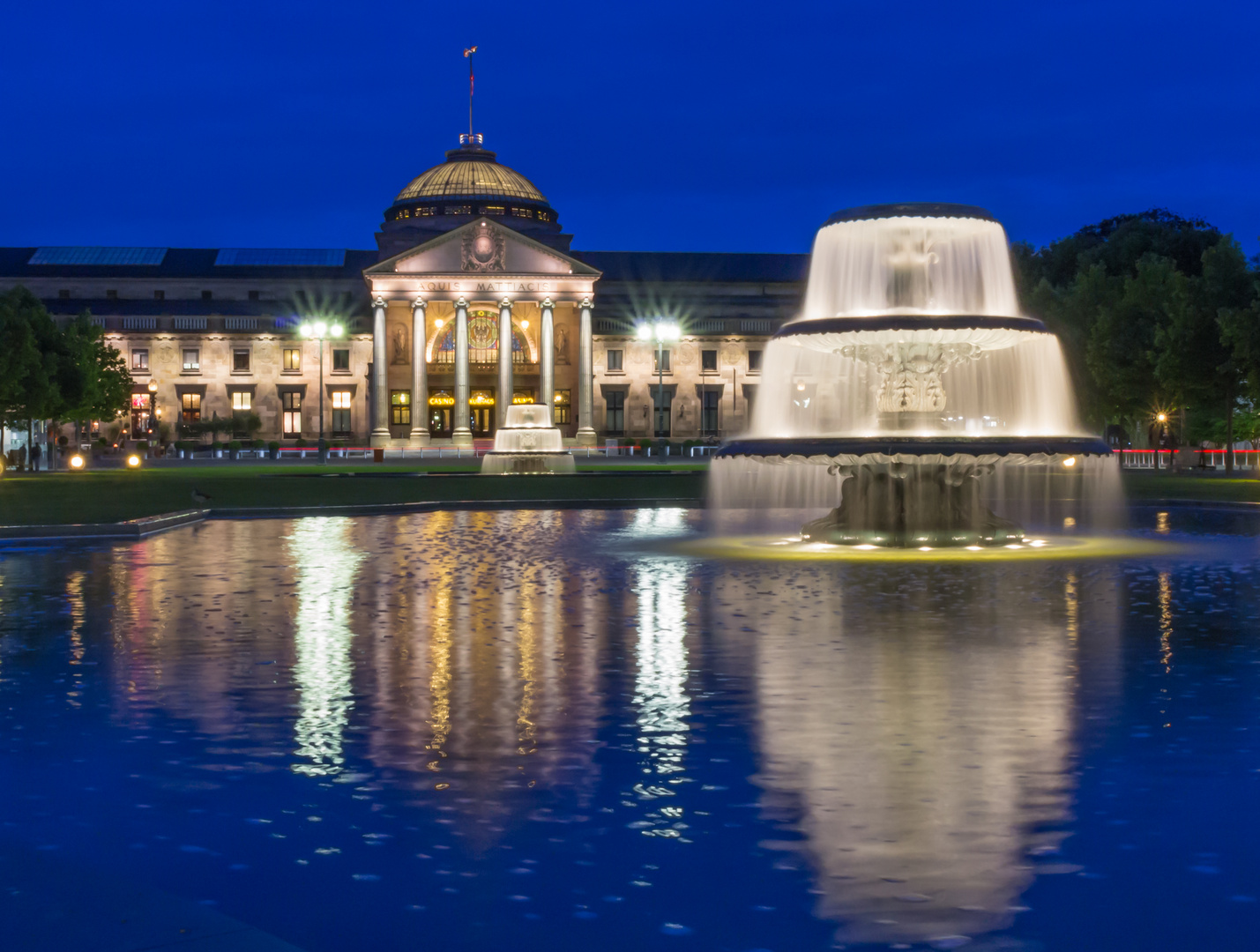 Kurhaus bei Nacht