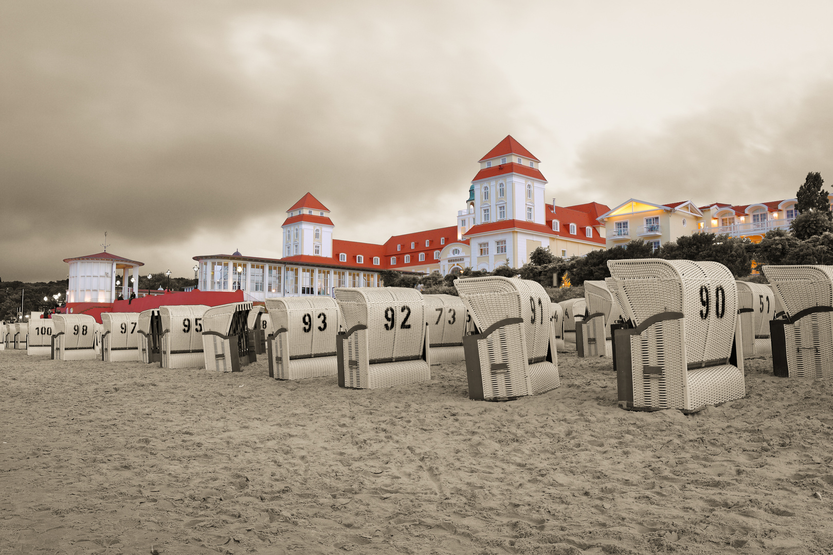 Kurhaus Binz mit Blick vom Strand