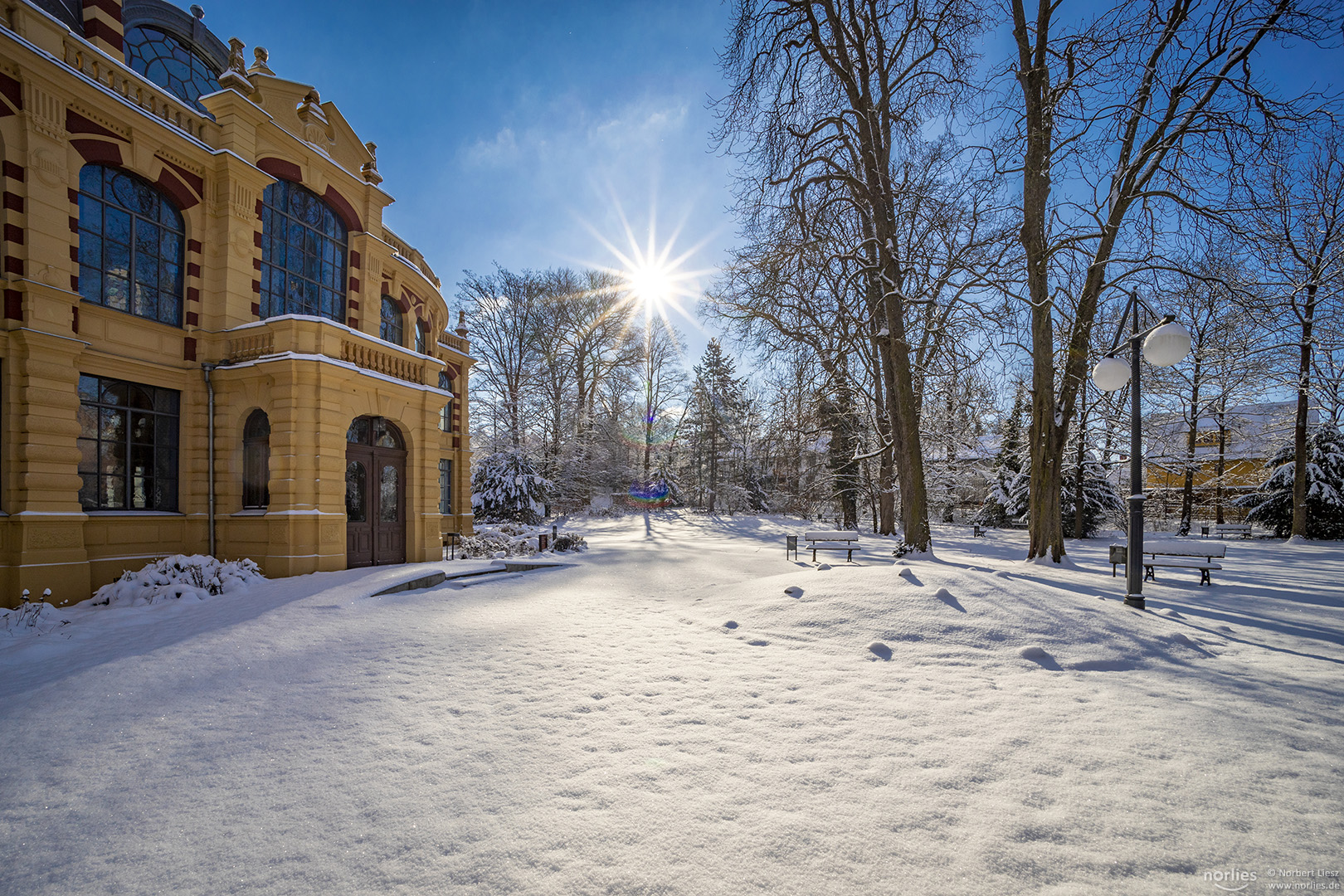 Kurhaus im Gegenlicht