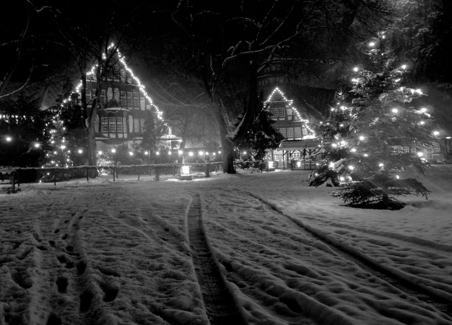 Kurhaus von Bad Münster, nachts im Schnee