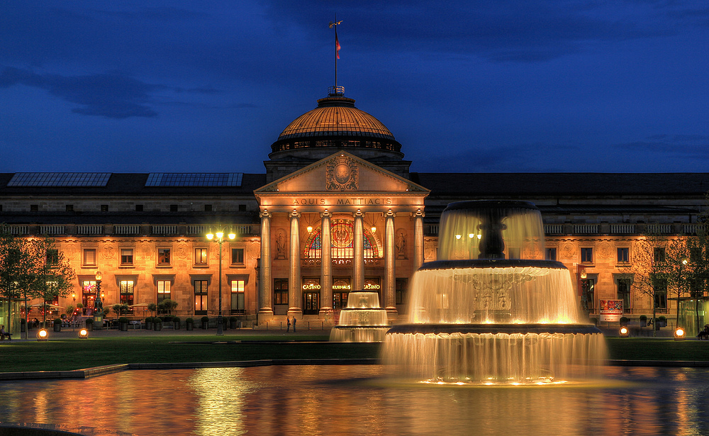 Kurhaus von Wiesbaden am Abend