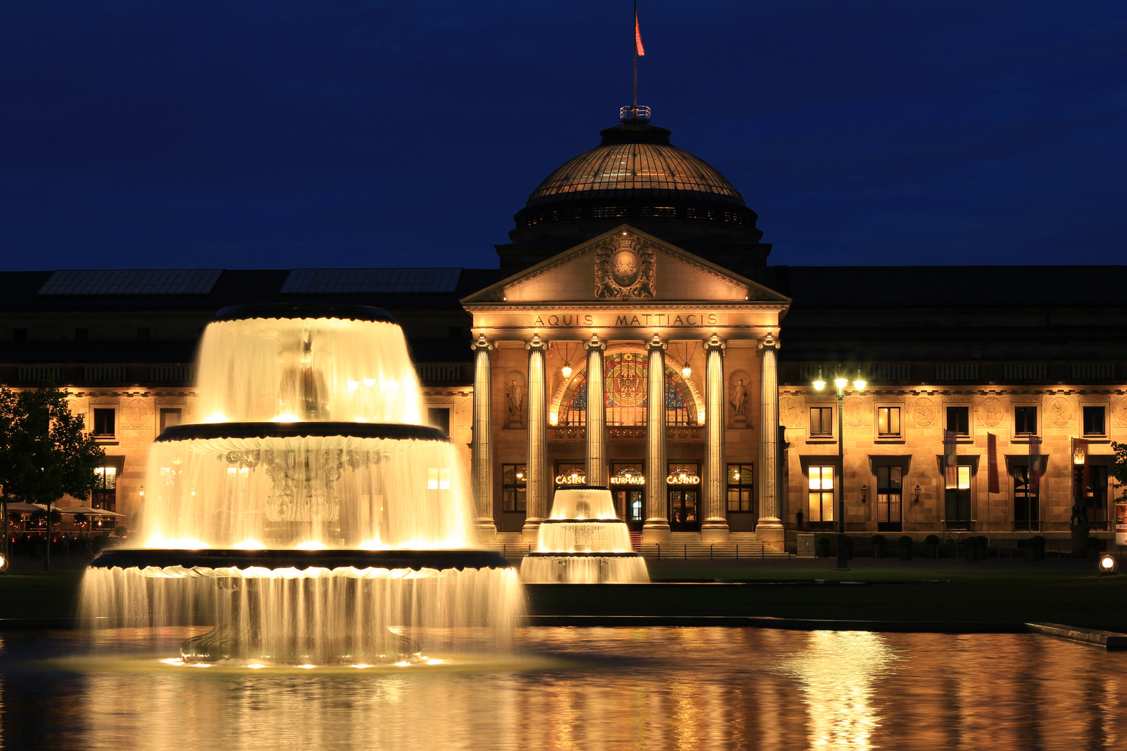 Kurhaus Wiesbaden bei Nacht Foto & Bild architektur, profanbauten