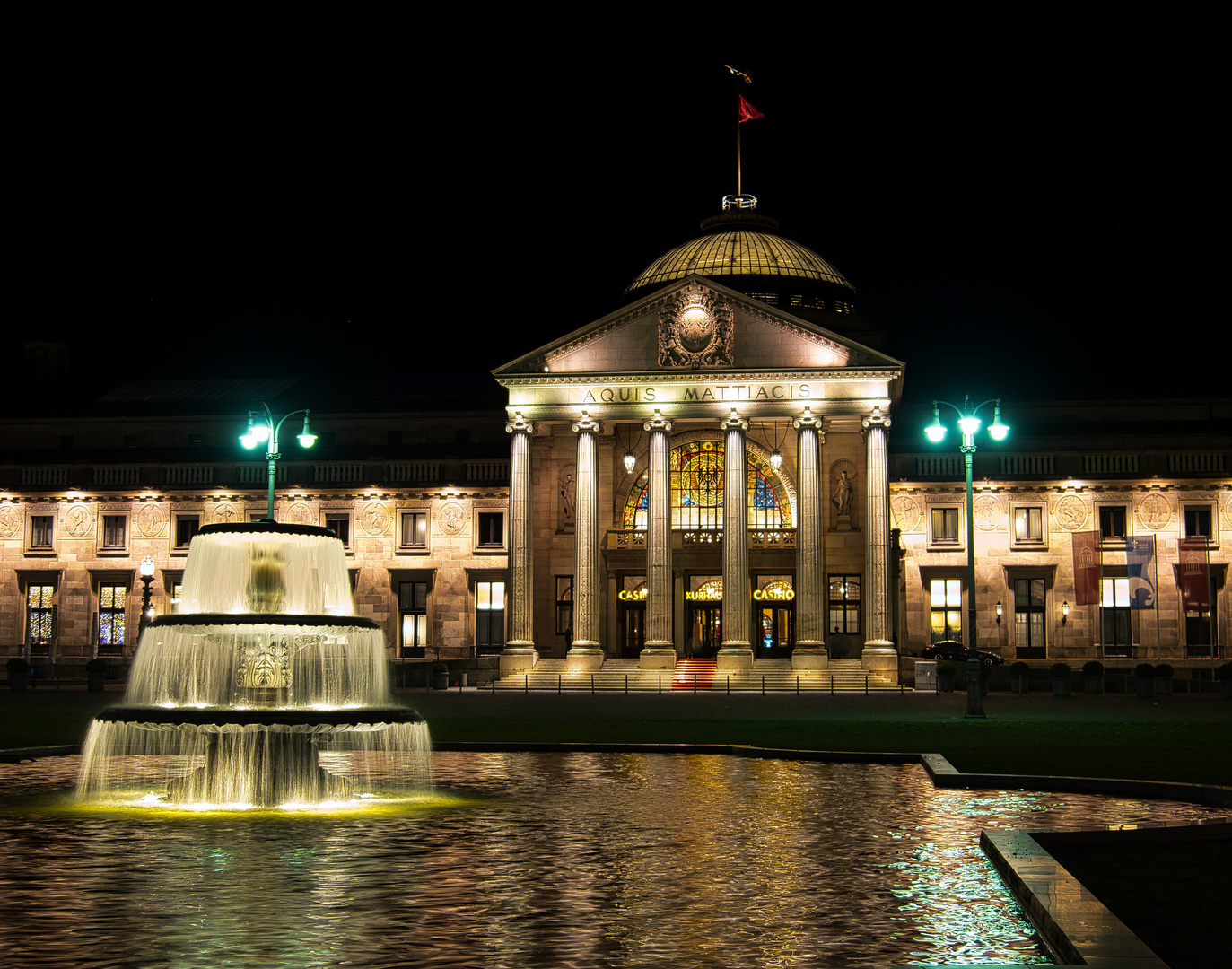 Kurhaus Wiesbaden bei Nacht