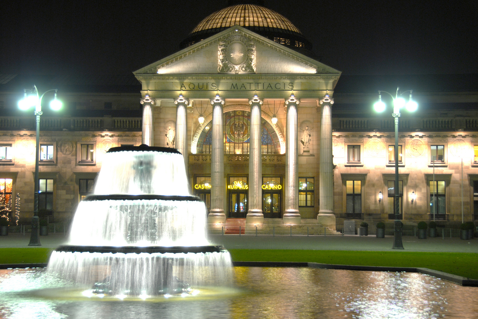 Kurhaus Wiesbaden bei Nacht