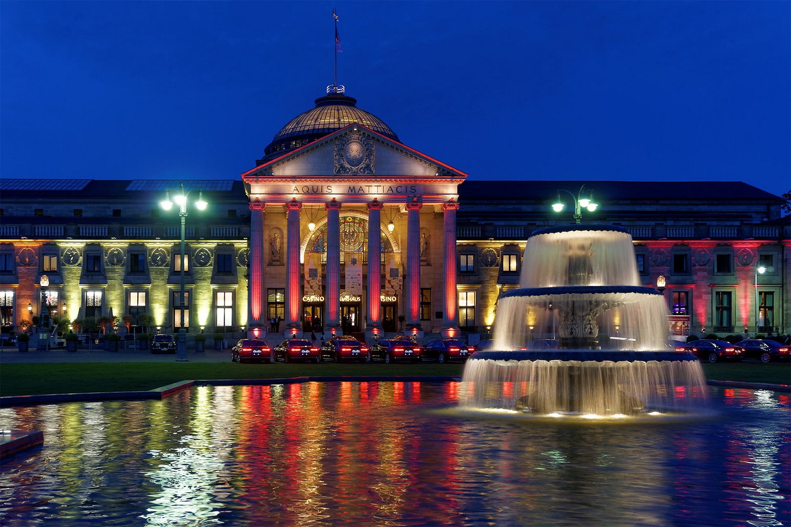 Kurhaus zum Ball des Weines illuminiert