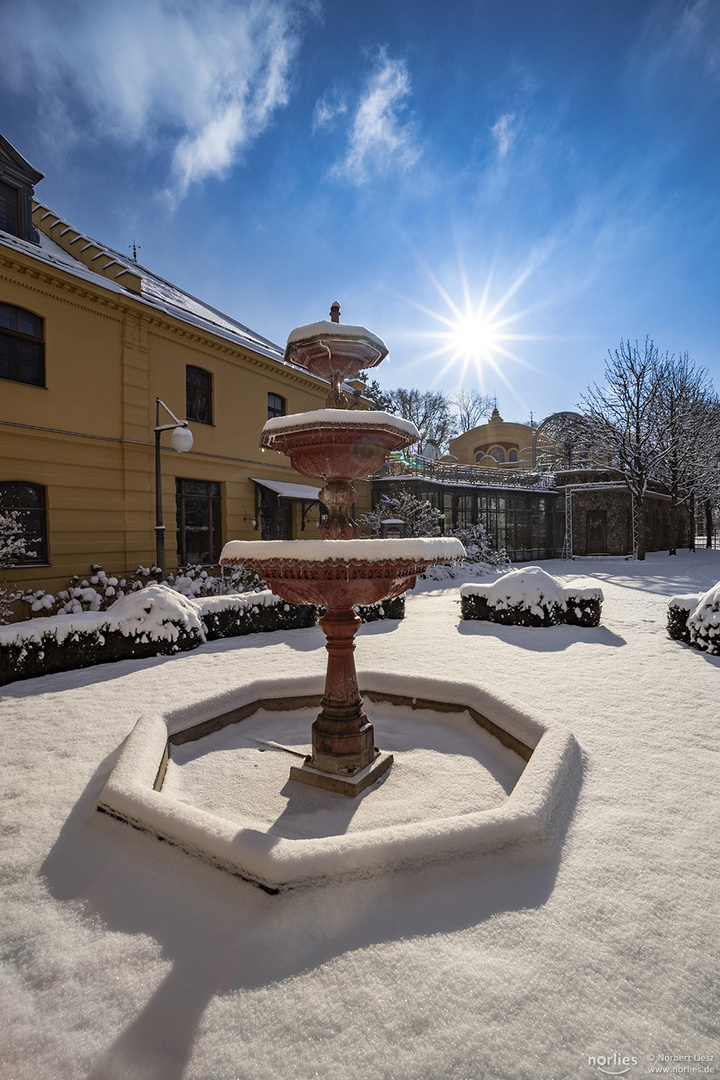 Kurhausbrunnen mit Sonne