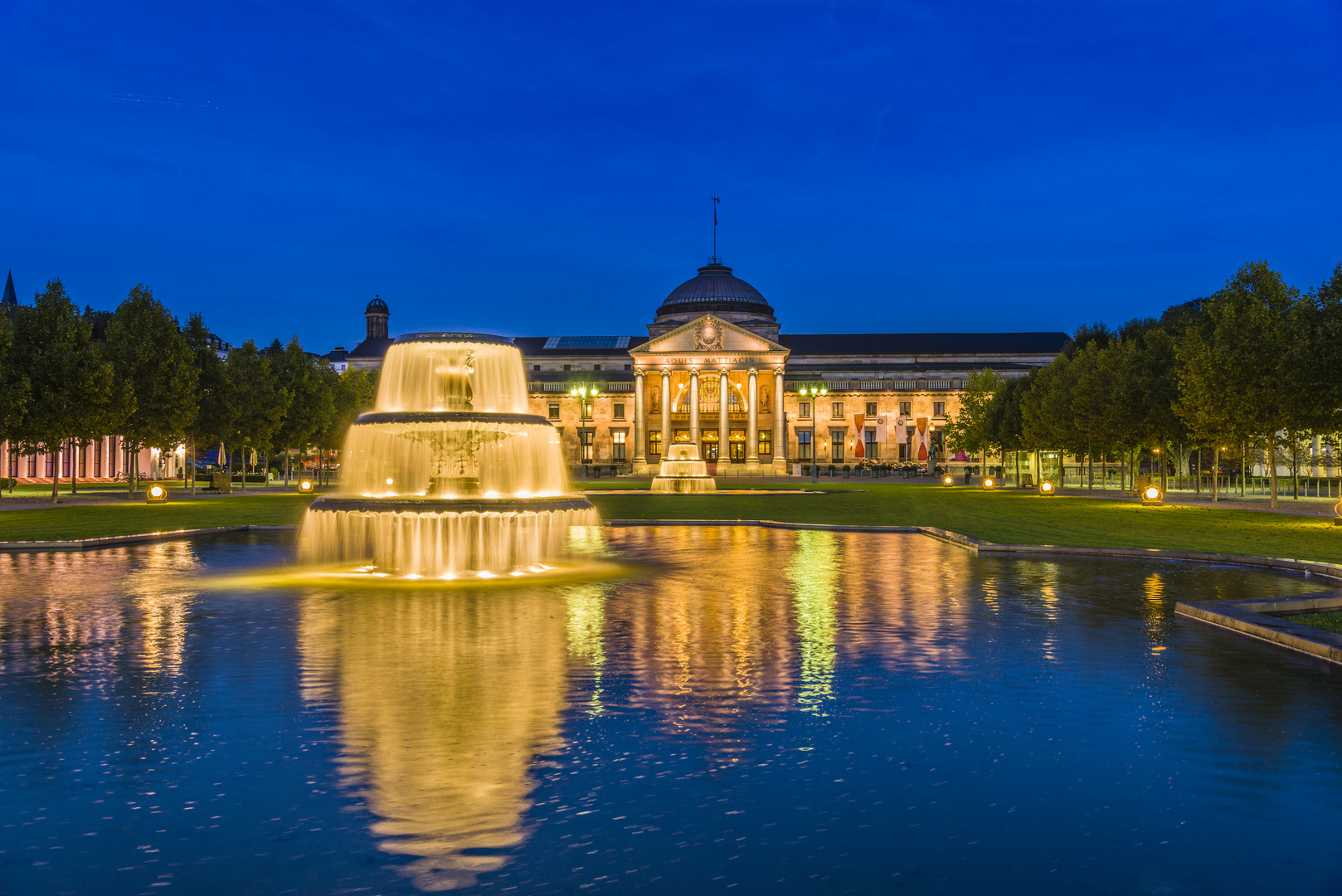 Kurhausplatz Wiesbaden Foto & Bild kurort, abend, herbst Bilder auf
