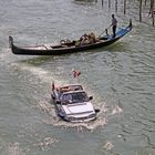 Kuriose Begegnung auf dem Canal Grande, Venedig