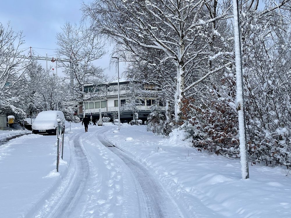 Kurklinik versinkt im Schnee