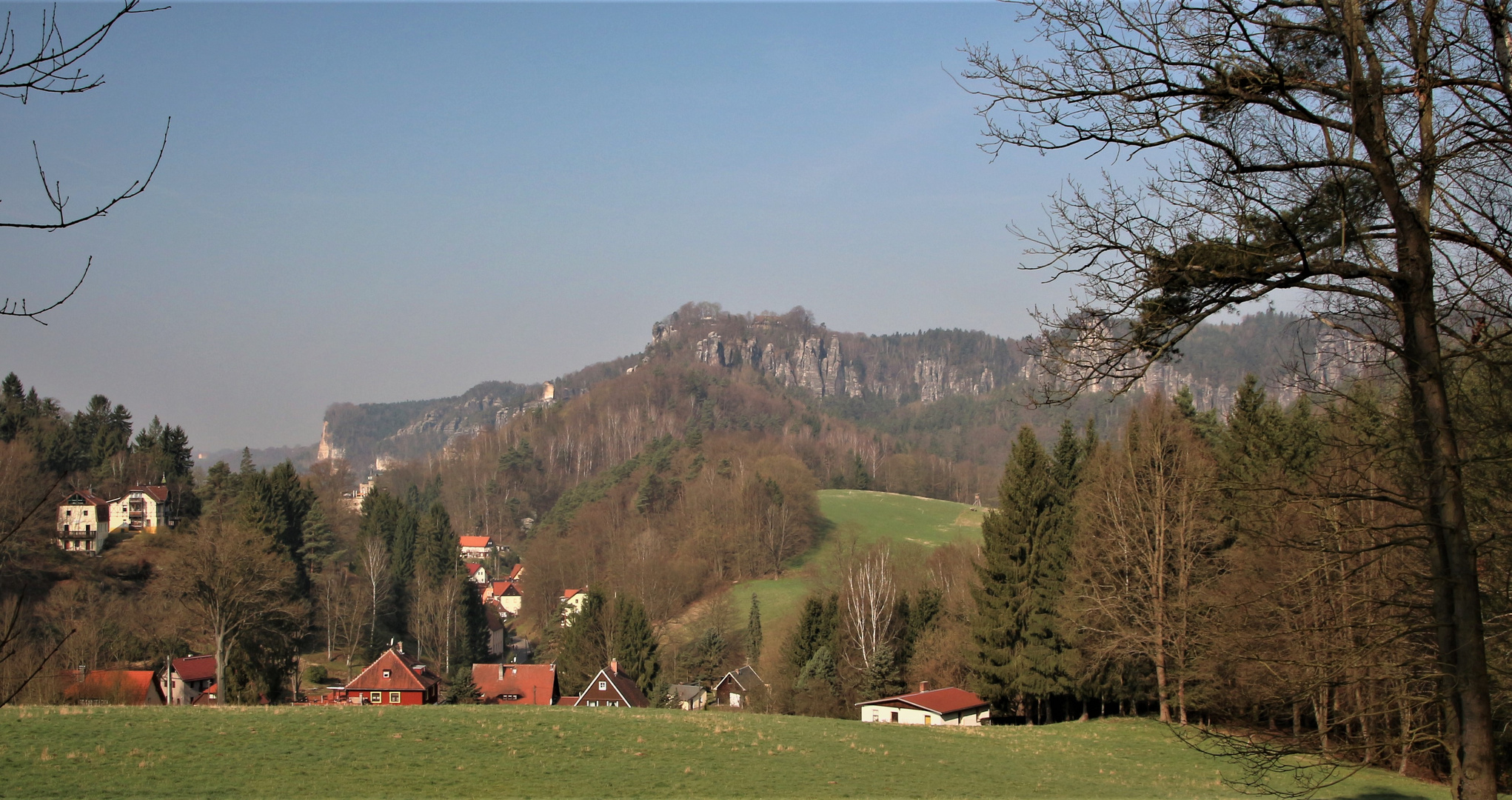 Kurort Rathen mit Blick auf Basteigebiet