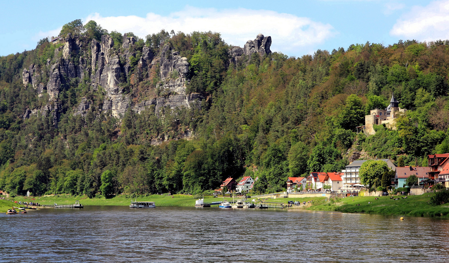 Kurort Rathen mit der Bastei