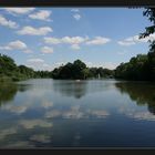 Kurpark-Idylle mit Wolkenspiegelung